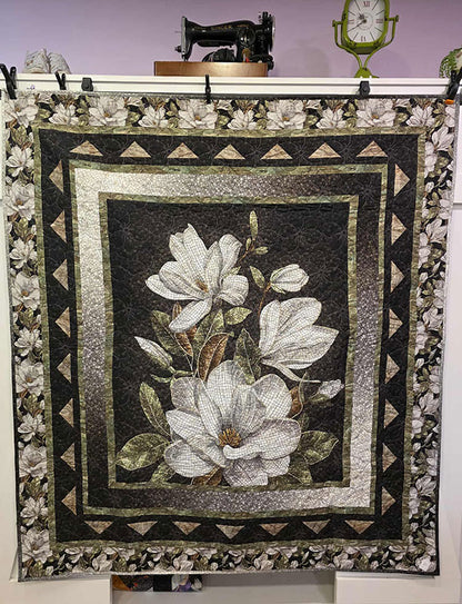 "Elegant Mosaic"  Detailed, Neutral Panel Qullt in Twin XL - TR13