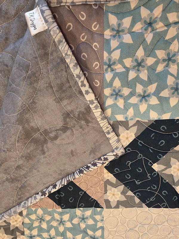 "Full Moon (light)" Soothing Chevron Throw Quilt - TR17