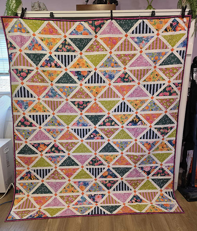 "Triangles" Quilt in Twin XL Size For The Colour Lover - TR8